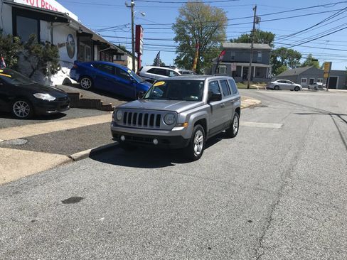 Used 2014 Jeep Patriot Sport w/ Power Value Group AWD/4WD image 2