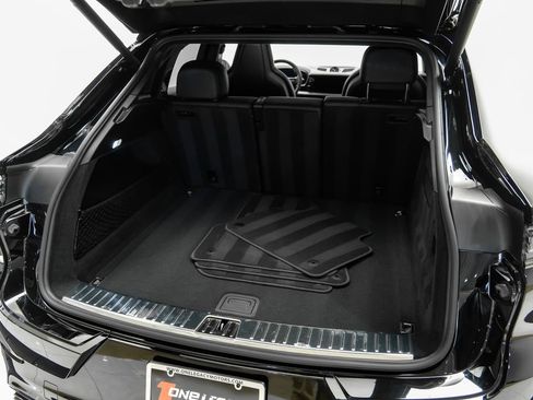 Used 2025 Porsche Cayenne GTS AWD/4WD image 69