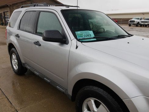 Used 2011 Ford Escape XLT AWD/4WD image 10