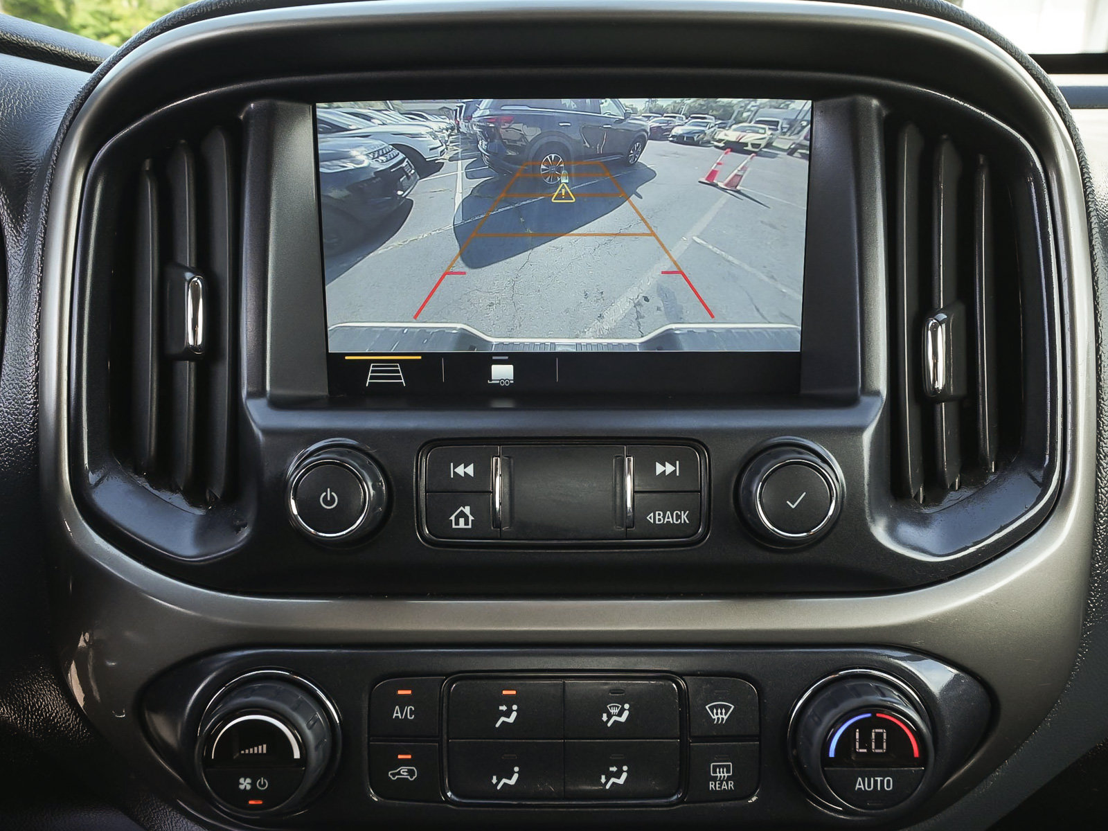 Used 2022 Chevrolet Colorado Z71 AWD/4WD image 29