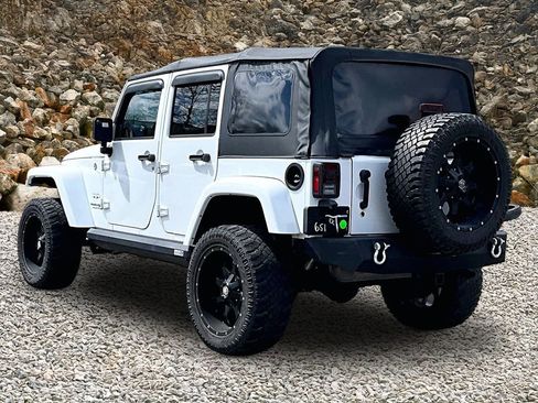 Used 2018 Jeep Wrangler Unlimited Sahara w/ Connectivity Group image 10