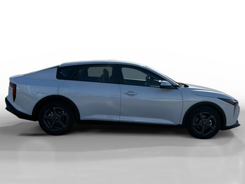 New 2025 Kia K4 LXS image 6