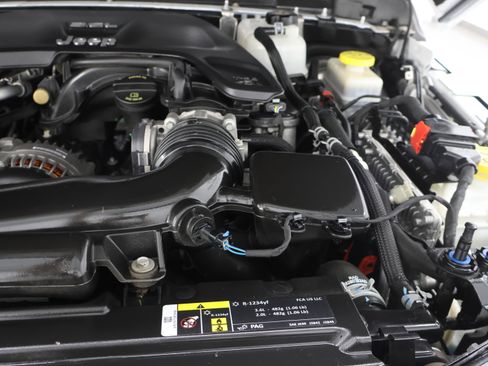 Used 2019 Jeep Wrangler Unlimited Sahara AWD/4WD image 15