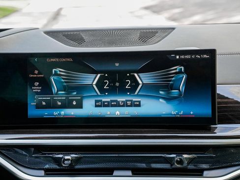 Used 2025 BMW X5 xDrive50e image 15