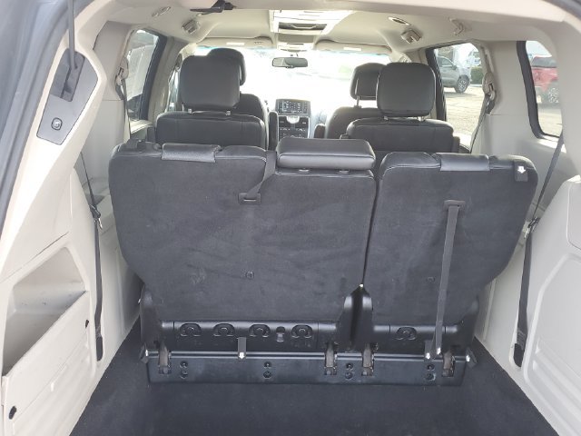 Used 2014 Chrysler Town & Country Touring FWD image 27
