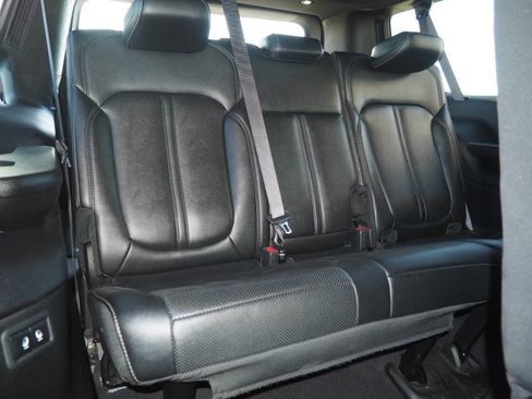 Used 2023 Jeep Wagoneer L Series II AWD/4WD image 15