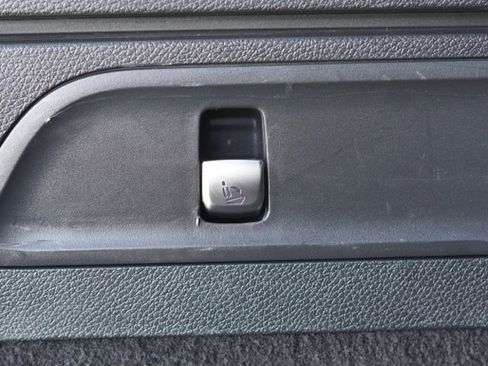 Used 2020 Mercedes-Benz GLC 300 image 46