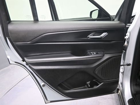 Used 2023 Jeep Grand Cherokee L Laredo image 29