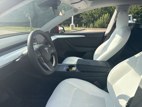 Used 2022 Tesla Model Y Long Range AWD/4WD image 18