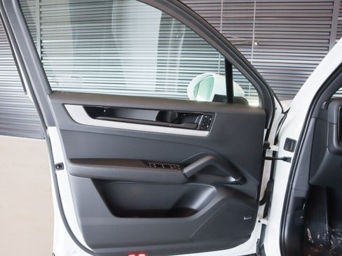 Certified 2026 Porsche Cayenne AWD/4WD image 22