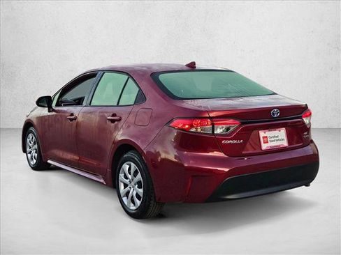 Used 2025 Toyota Corolla LE image 8