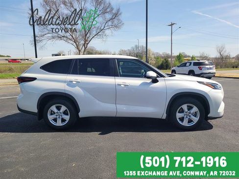 Used 2024 Toyota Highlander LE image 4
