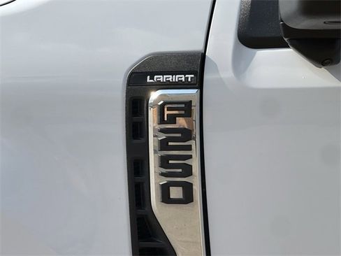 Used 2024 Ford F250 Lariat w/ Chrome Package image 8