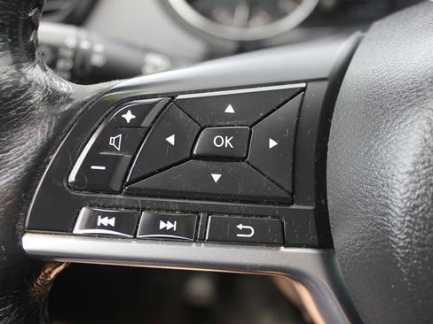 Used 2017 Nissan Rogue SL image 13