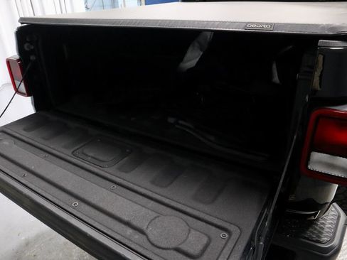 Used 2021 Jeep Gladiator Overland AWD/4WD image 16