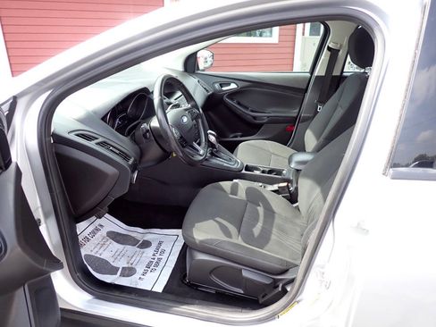 Used 2016 Ford Focus SE w/ SE Cold Weather Package FWD image 7