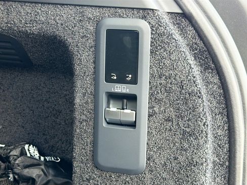 New 2025 Land Rover Range Rover SE image 13