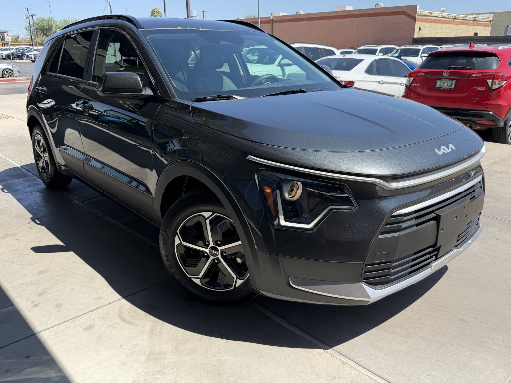 Used 2025 Kia Niro EX FWD image 6