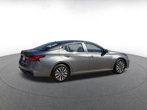 Used 2025 Nissan Altima 2.5 SV image 15