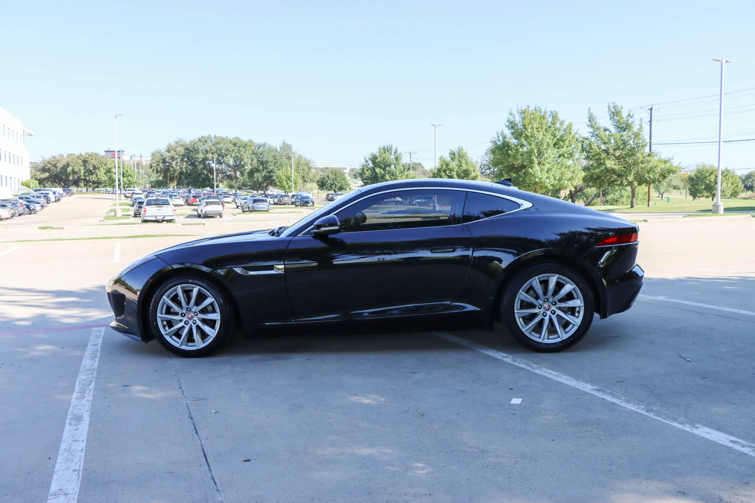 Used 2017 Jaguar F-TYPE Coupe RWD image 4