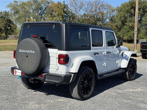 Used 2022 Jeep Wrangler Unlimited Sahara w/ Cold Weather Group image 21
