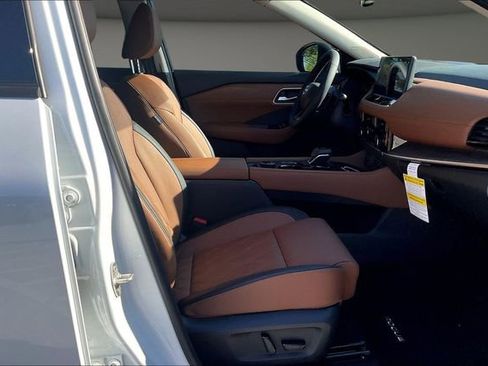 New 2026 Nissan Rogue Platinum w/ Platinum Premium Package image 11