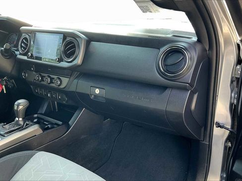 Used 2020 Toyota Tacoma TRD Sport w/ Technology Package RWD image 16