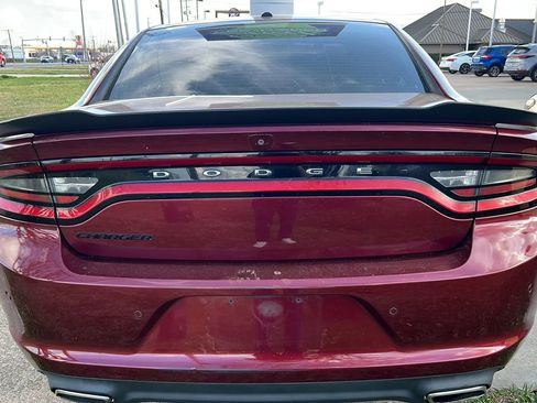 Used 2018 Dodge Charger SXT w/ Blacktop Package image 4