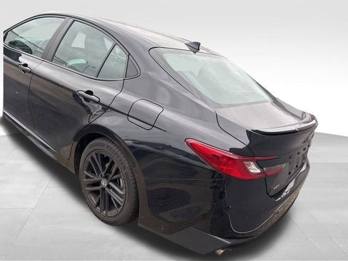 Used 2025 Toyota Camry SE image 10