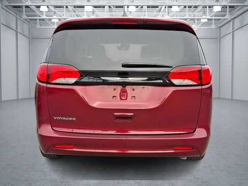 Used 2023 Chrysler Voyager LX FWD image 5