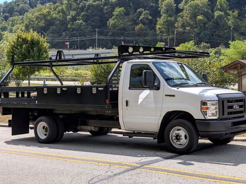 Used 2019 Ford E-450 and Econoline 450 Super Duty w/ Power Windows & Locks Group image 1