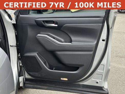 Used 2023 Toyota Highlander XLE FWD image 8