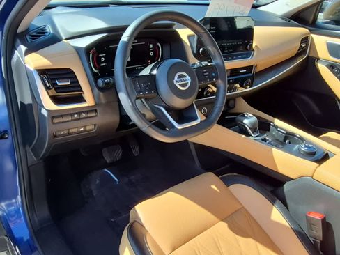 Used 2021 Nissan Rogue Platinum image 12