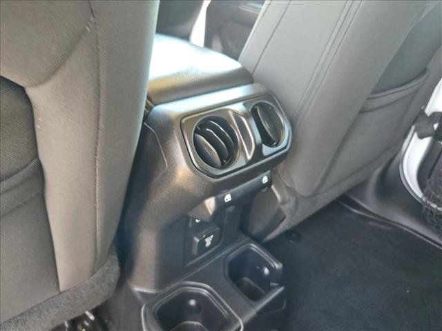 Used 2018 Jeep Wrangler Unlimited Sahara AWD/4WD image 17