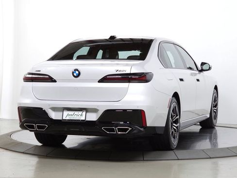 Used 2024 BMW 760i xDrive w/ Premium Package 2 AWD/4WD image 9