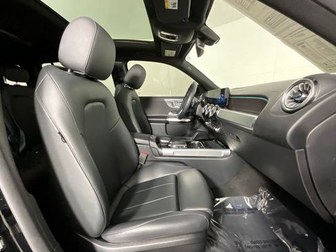 Used 2022 Mercedes-Benz GLB 250 image 23
