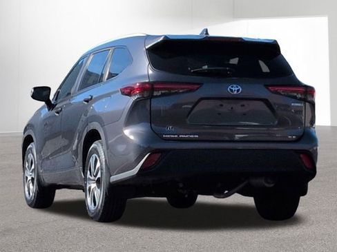 Used 2023 Toyota Highlander XLE image 8