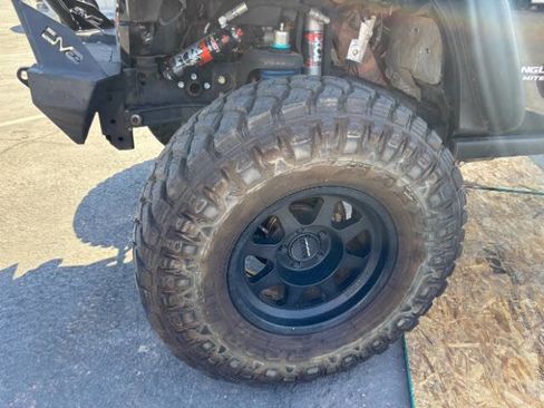 Used 2013 Jeep Wrangler Unlimited Rubicon w/ Connectivity Group AWD/4WD image 10