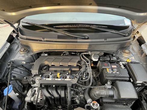 Used 2025 Hyundai Venue SEL image 26