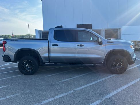 Used 2025 Chevrolet Silverado 1500 LT Trail Boss w/ LT Trail Boss Premium Package AWD/4WD image 7