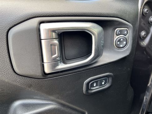 Used 2022 Jeep Wrangler Sport AWD/4WD image 11