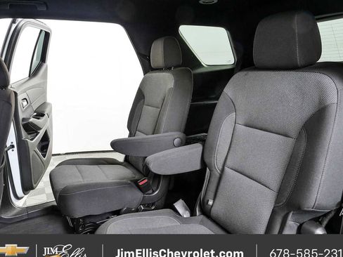 Certified 2023 Chevrolet Traverse LT FWD image 19