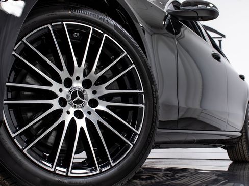 Used 2025 Mercedes-Benz C 300 4MATIC Sedan image 28