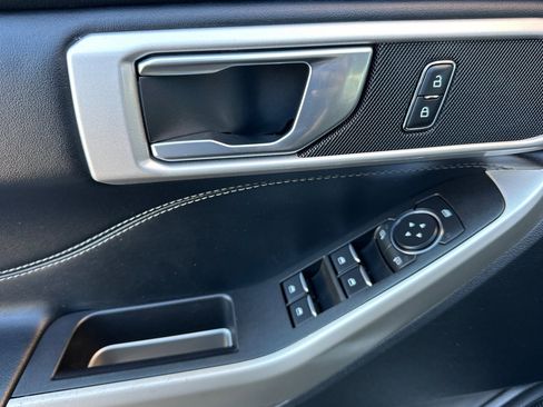 Certified 2022 Ford Explorer XLT image 10