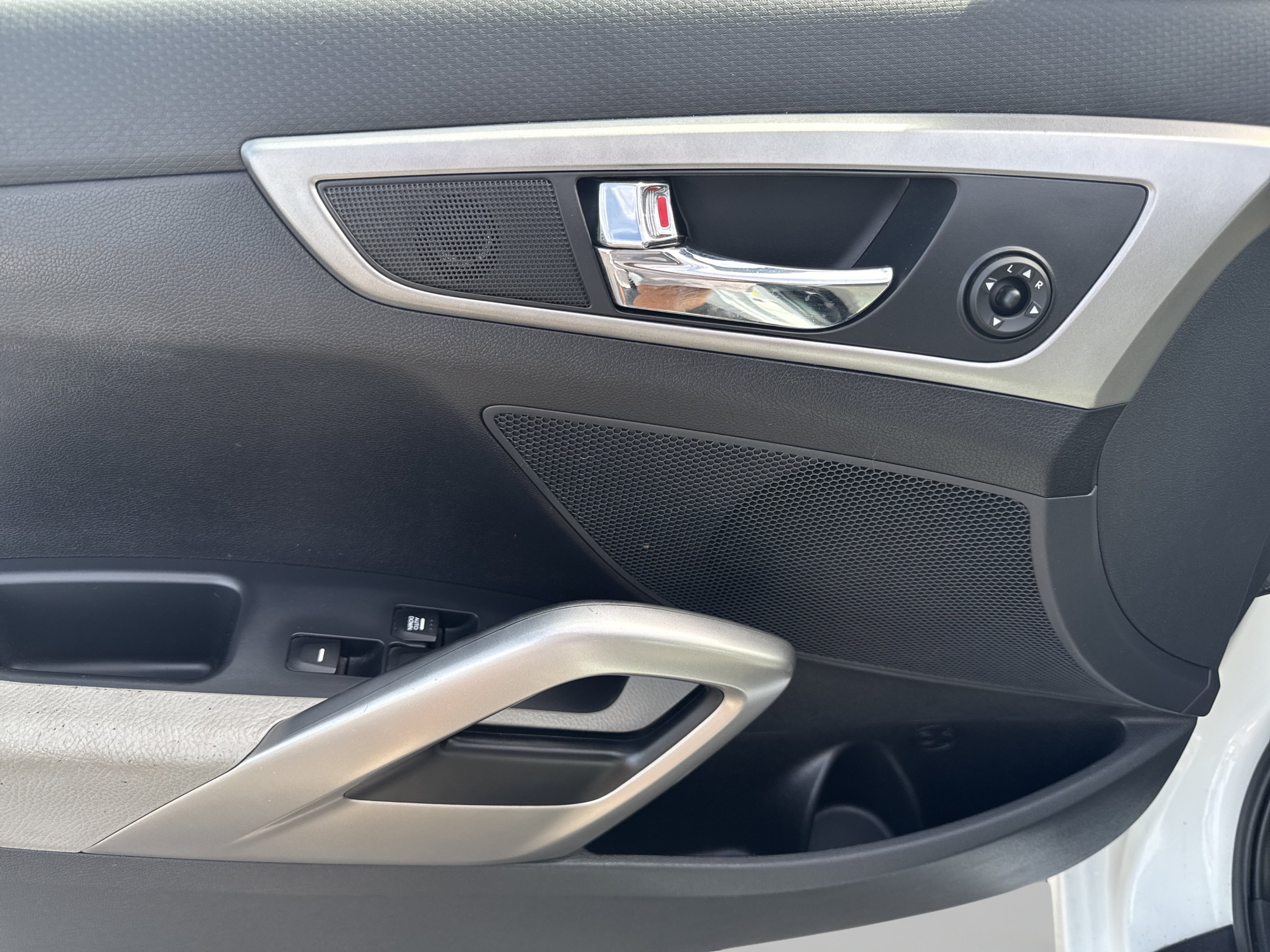 Used 2012 Hyundai Veloster FWD image 12