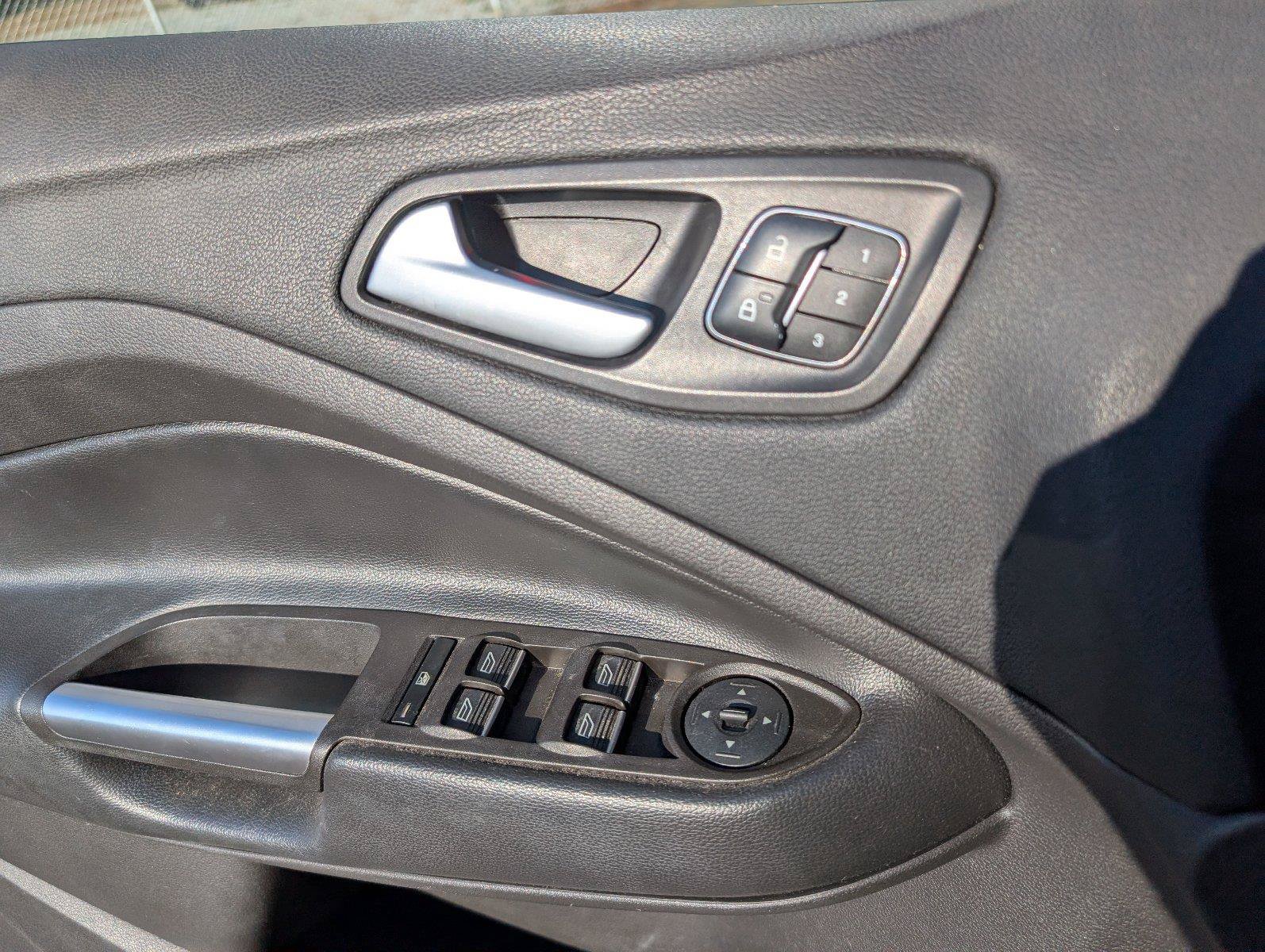 Used 2017 Ford Escape Titanium AWD/4WD image 17