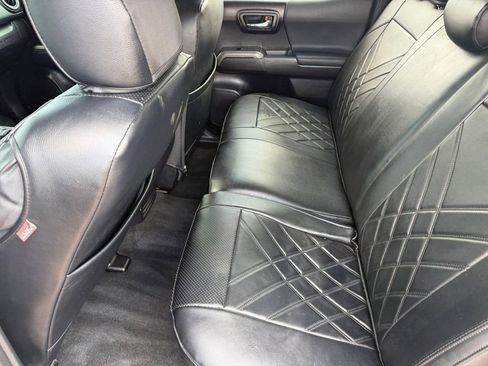 Used 2021 Toyota Tacoma TRD Off-Road image 11