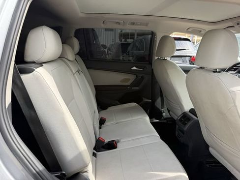 Used 2020 Volkswagen Tiguan SE w/ Panoramic Sunroof Package FWD image 30