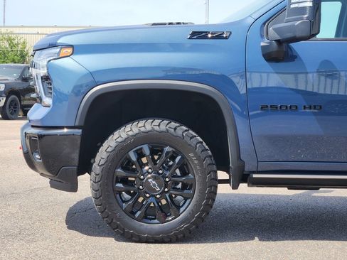 Used 2025 Chevrolet Silverado 2500 LTZ w/ LTZ Plus Package AWD/4WD image 9