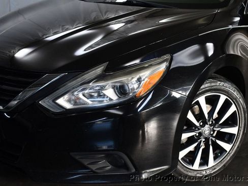 Used 2017 Nissan Altima 2.5 SV image 3